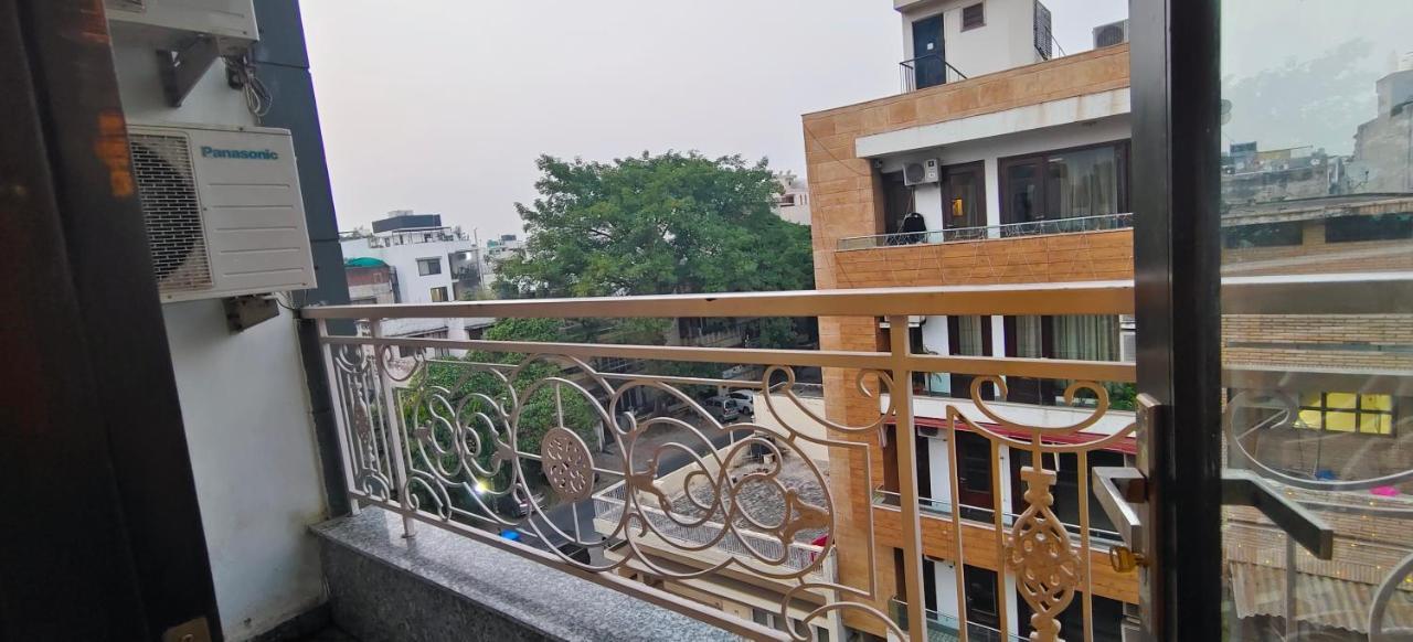 Palatial 3bhk With Terrace! Greater Kailash 1 Apartment