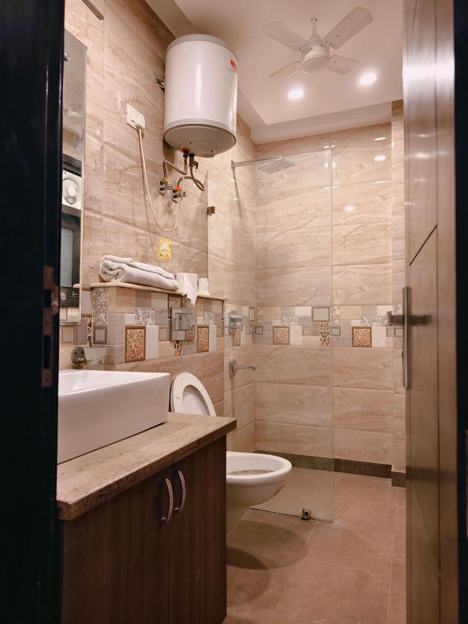 Palatial 3bhk With Terrace! Greater Kailash 1