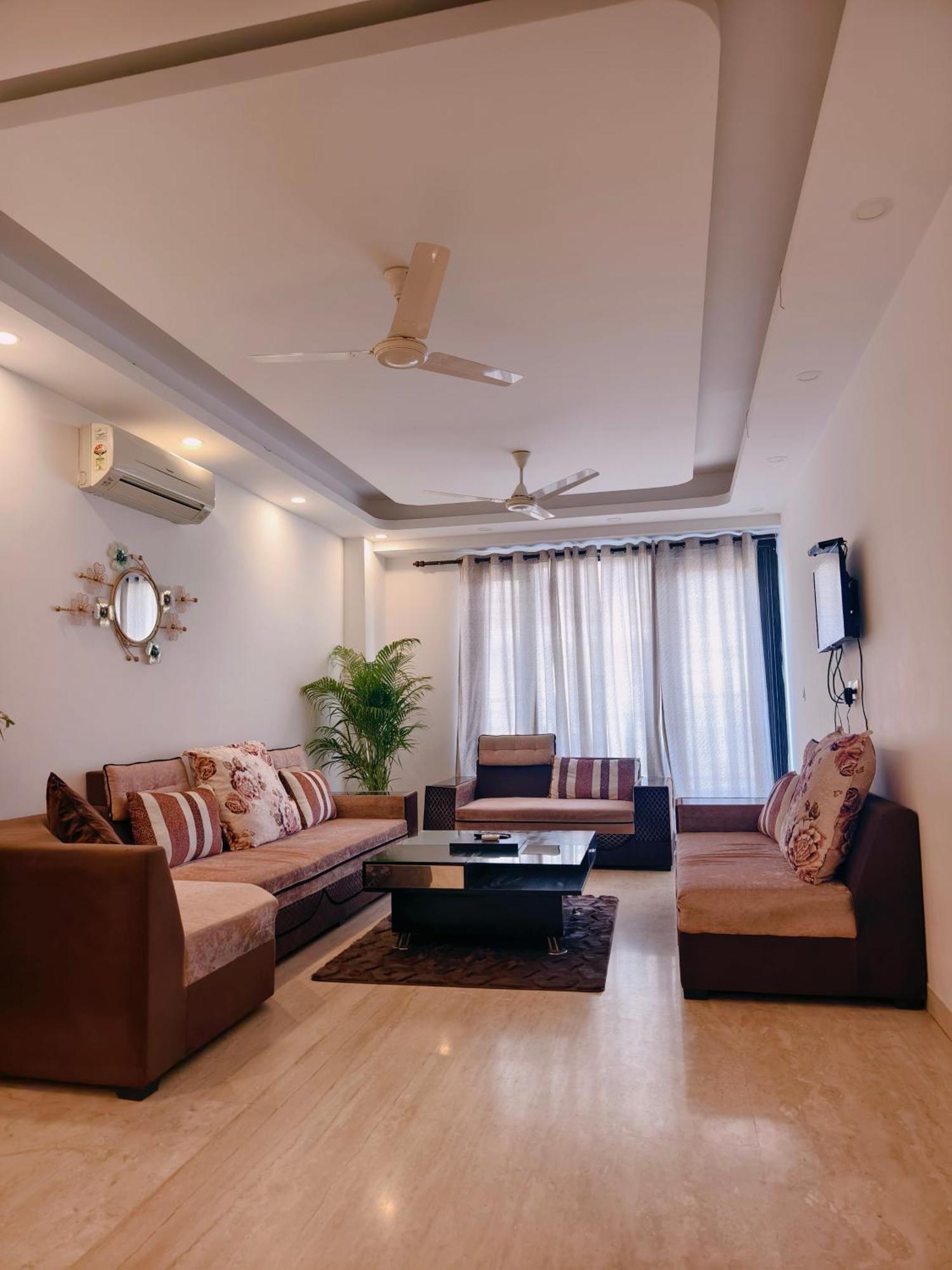Apartment Palatial 3bhk With Terrace! Greater Kailash 1 *
